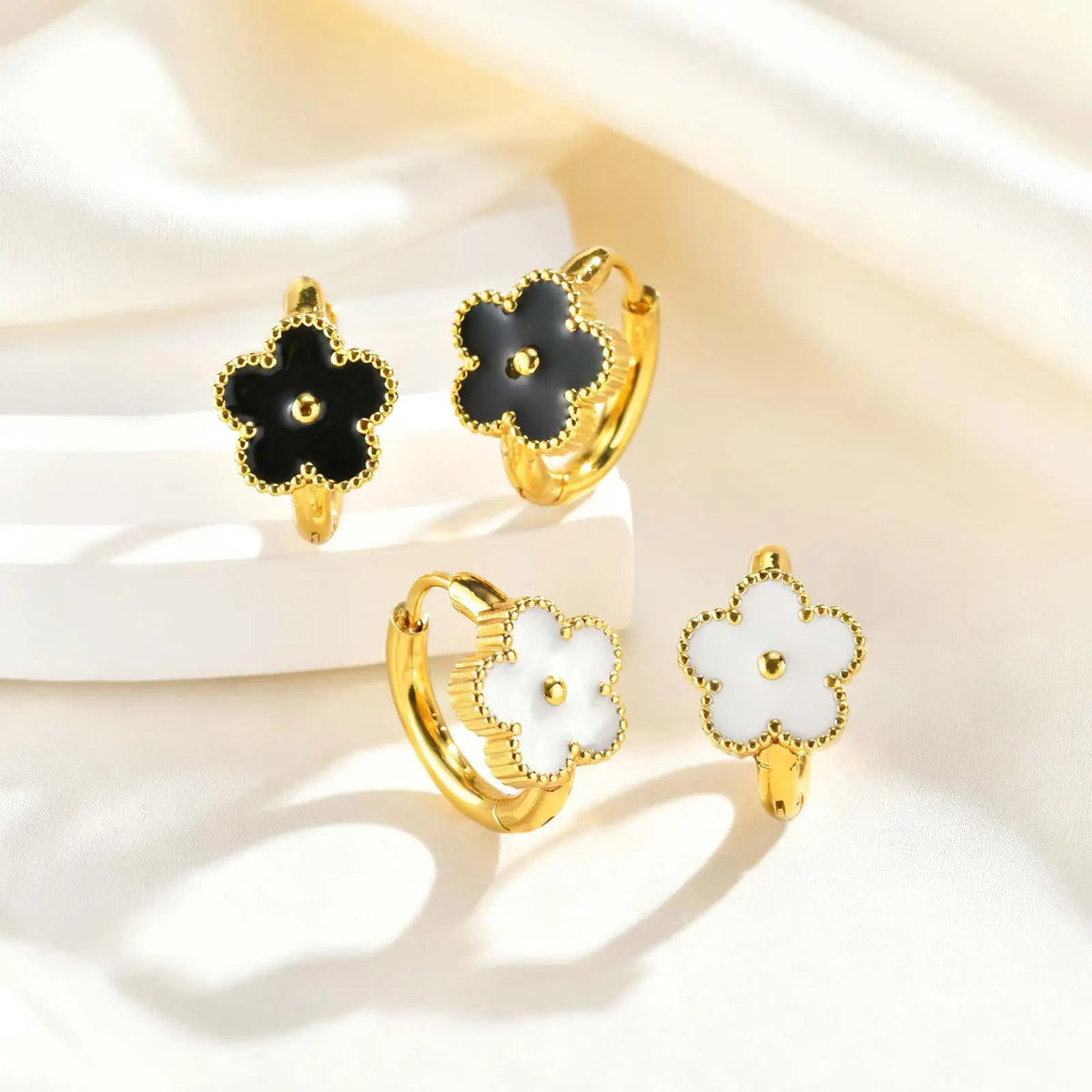 Fashion Flower Hoop Earrings for Women Stainless Steel Black Flower Earrings Gold Plated Huggie Jewelry Gift