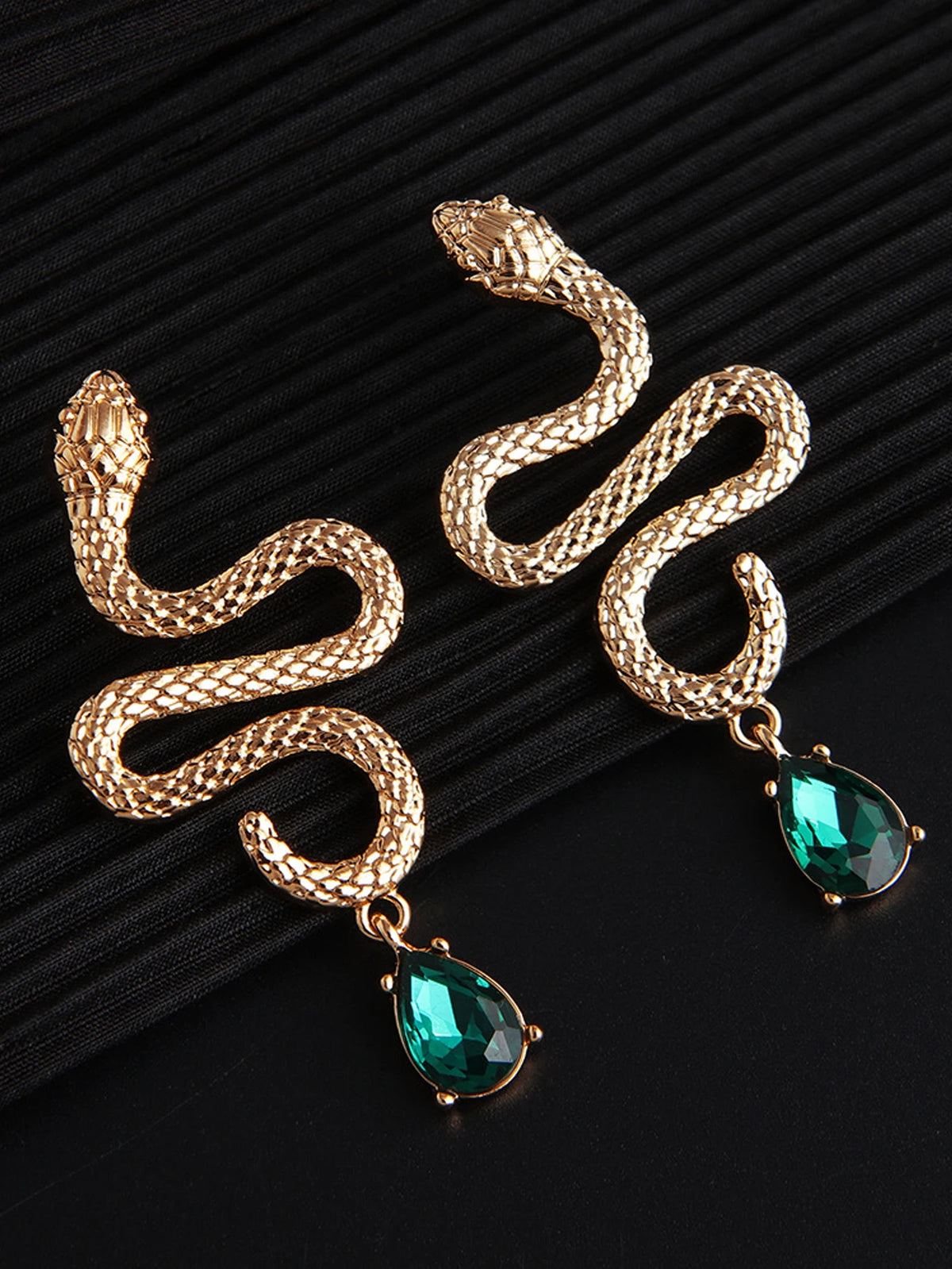 Trendy Vintage Snake Shape Dangle Earrings for Women Girl Retro Drop Earrings Cute Object Earring Jewelry Bijoux Wholesale