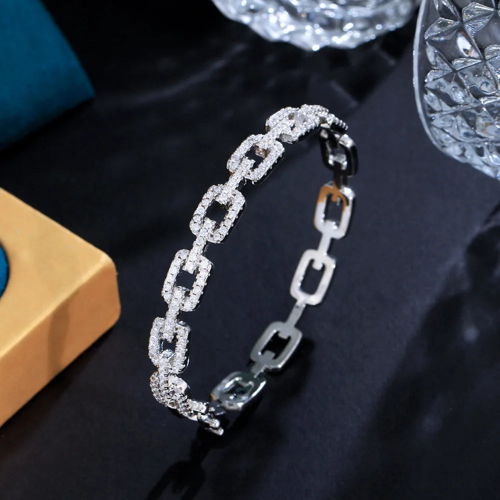 Light Luxury, Beauty, and Elegance Are Intertwined in This Hollow-Out Diamond-Encrusted Niche Design Bracelet