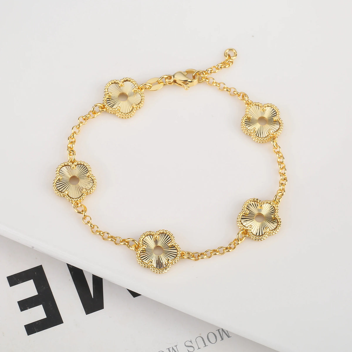 Hollow Metal Double sided Hollow Jewelry Set Sparkling Hot Selling Plum Blossom Jewelry Set Creative New Design For Women Clover