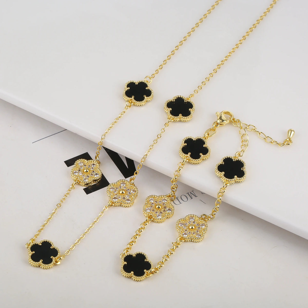 Hot Selling 18K Color Retention Electroplating New Plant Five Leaf Flower Micro Inlaid Zircon Set Necklace/Bracelet Women Clover