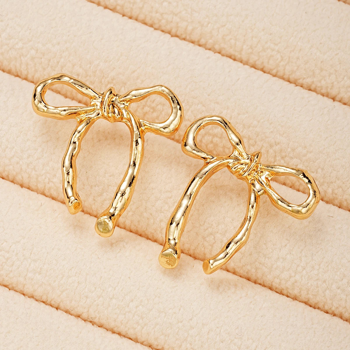 Vintage Gold Sweet Bow Knot Piercing Earrings