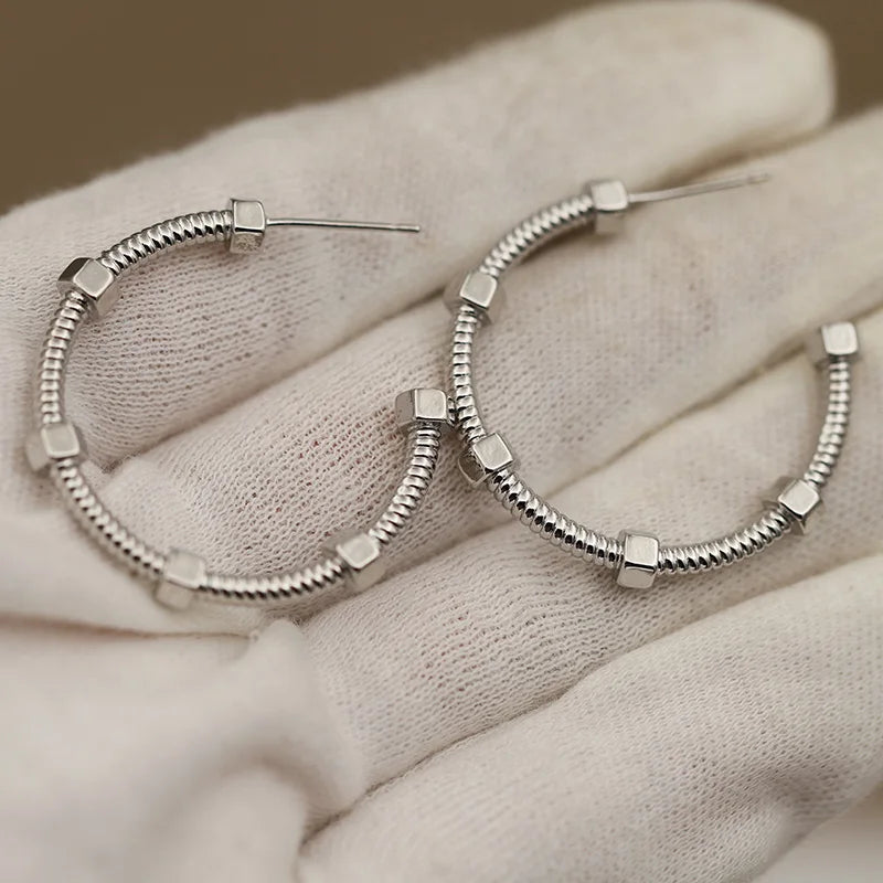 New Sight Design Delicate Metal Geometric Stud Earrings for Women Fashion Brand Jewelry C Shaped Earrings